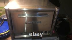 Bakers Pride M02T Counter-Top Pizza Oven
