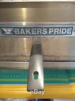 Bakers Pride PX-16 Countertop Electric Pizza Oven 16 Diam. Pizza Capacity