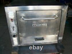 Bakers pride Model 922 counter top gas pizza oven