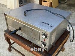 Fusion 16 Commercial Pizza Oven with Adjustable Temperature Control