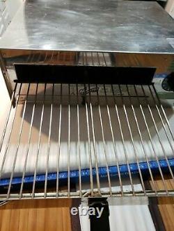 Pre Owned PIZZA PAL Commercial Grade Electric Oven by Wisco Industries 412