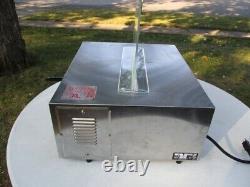 Wisco Model 560 Commercial Electric Countertop Pizza Oven. Pre-Owned